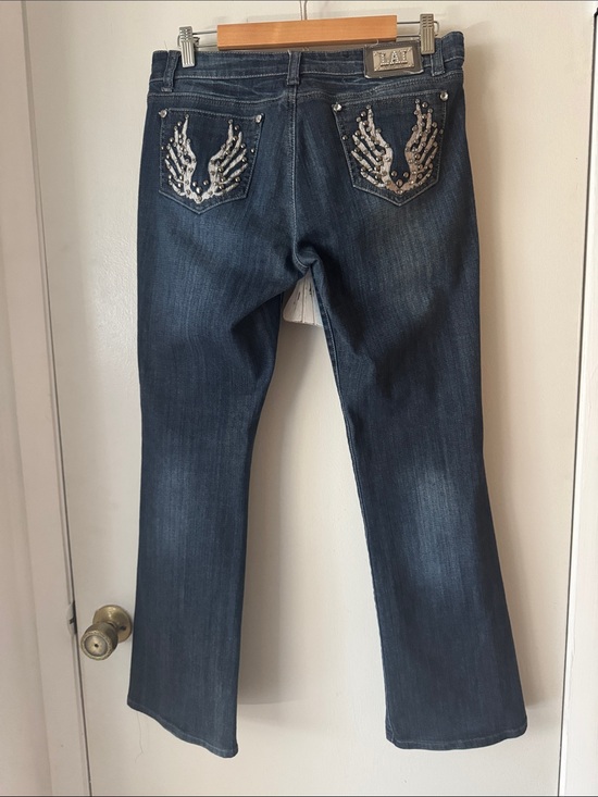 Denim - Women's Dark Wash Embellished Back Pocket Jeans